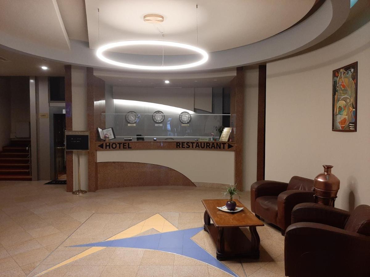 Hotel Astoria City Center Iasi Ngoại thất bức ảnh