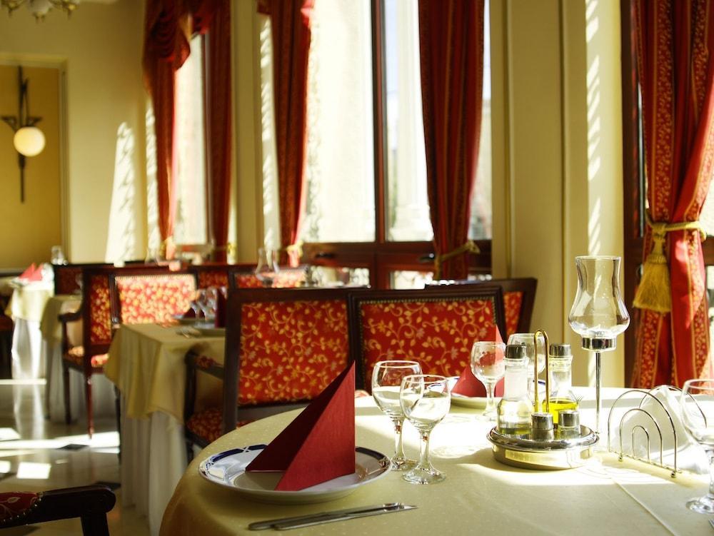 Hotel Astoria City Center Iasi Ngoại thất bức ảnh