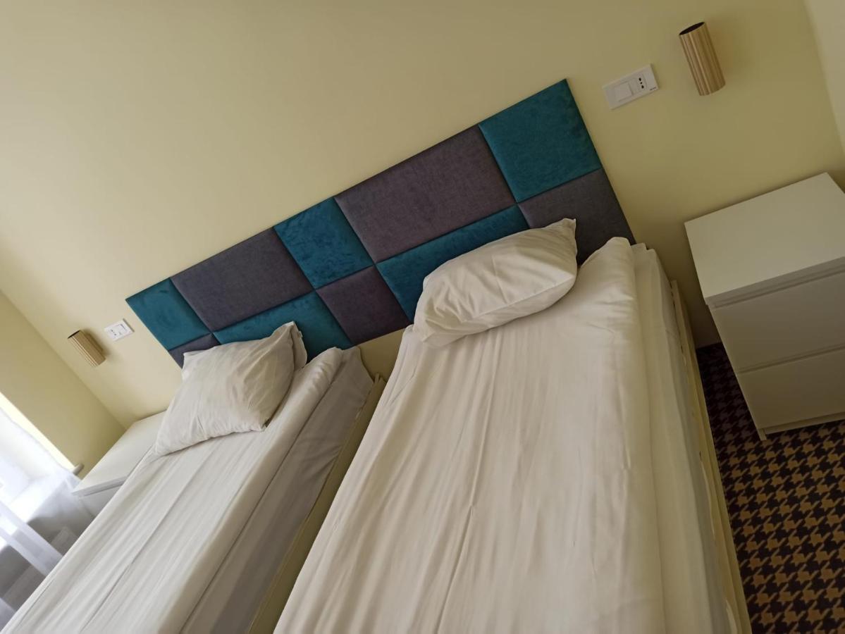 Hotel Astoria City Center Iasi Ngoại thất bức ảnh