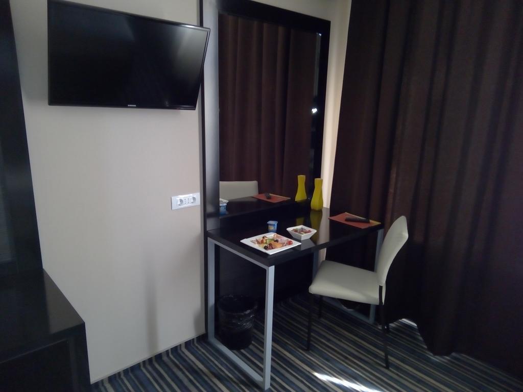 Hotel Astoria City Center Iasi Ngoại thất bức ảnh