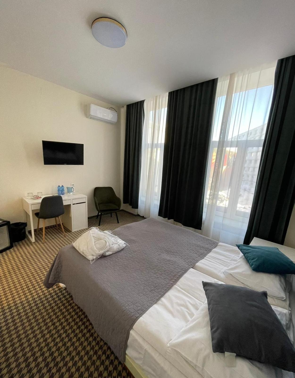 Hotel Astoria City Center Iasi Ngoại thất bức ảnh
